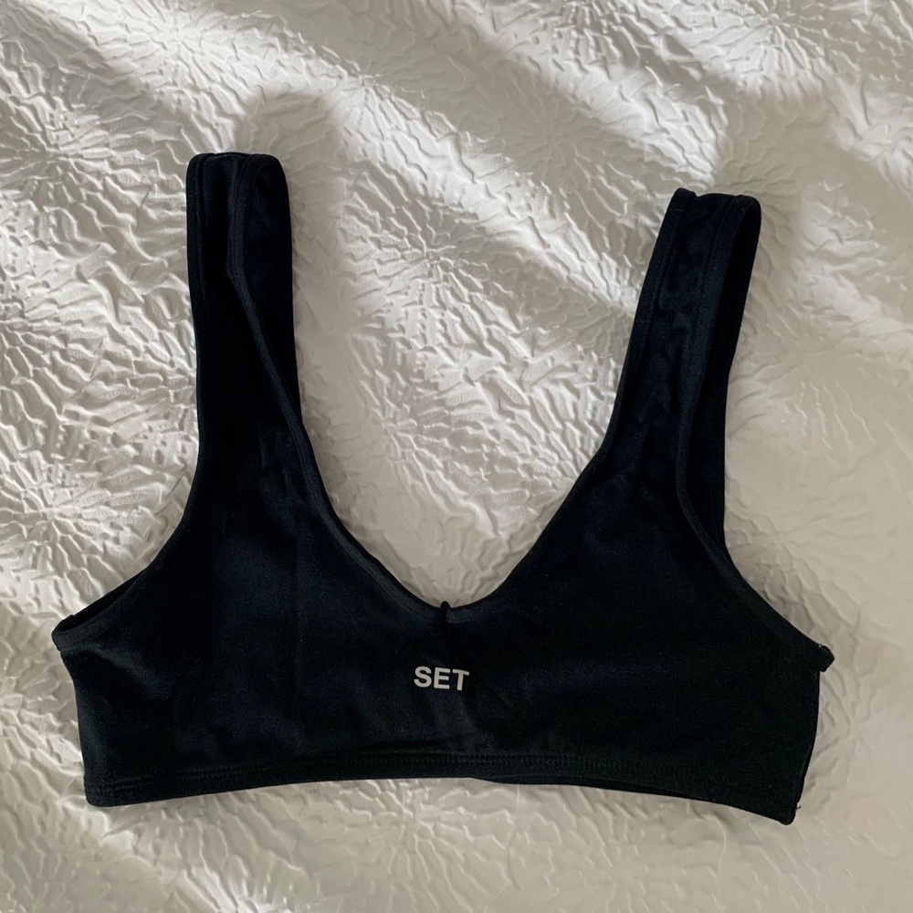 SET ACTIVE Sport Body Dip Bra in Onyx